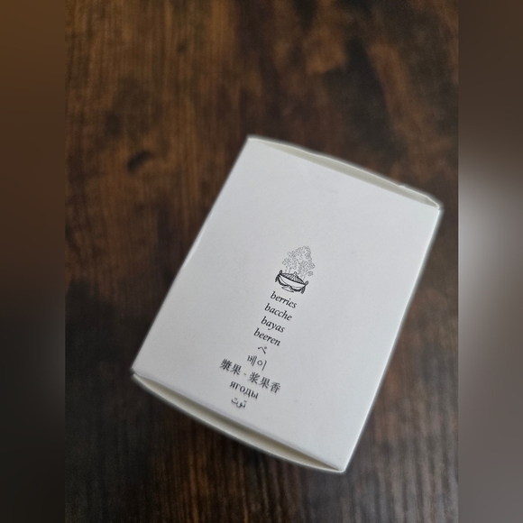 NEW! Diptyque, Baies (Berries) Candle, 35g - Picture 3 of 5